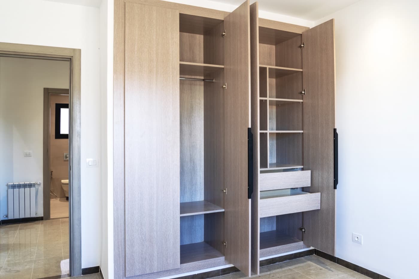 Résidence Omrane 16 — Chambre — placards intégrés